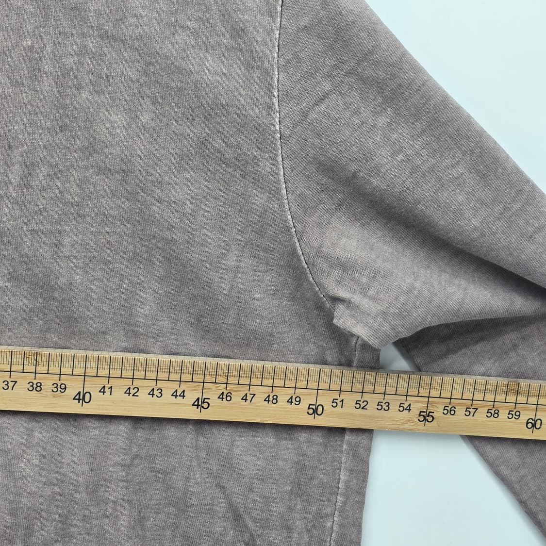 스컬 자수  톤다운 베이지 롱슬리브 상품이미지8