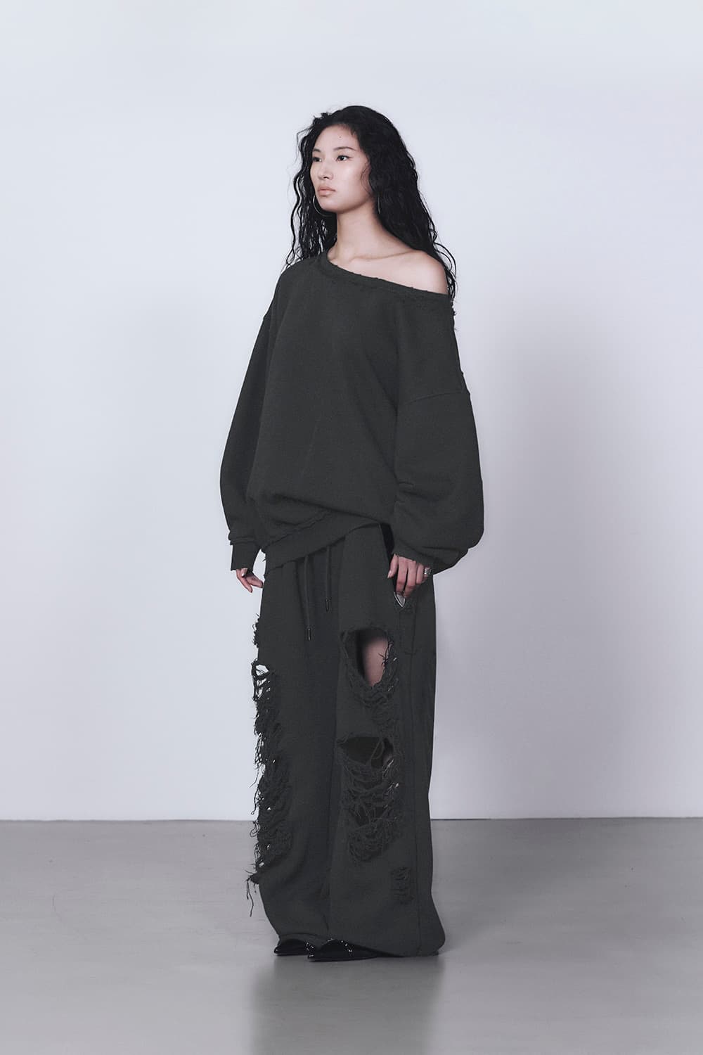 트리밍버드 스크래치 데미지 와이드 스웻 팬츠 차콜 상품이미지3