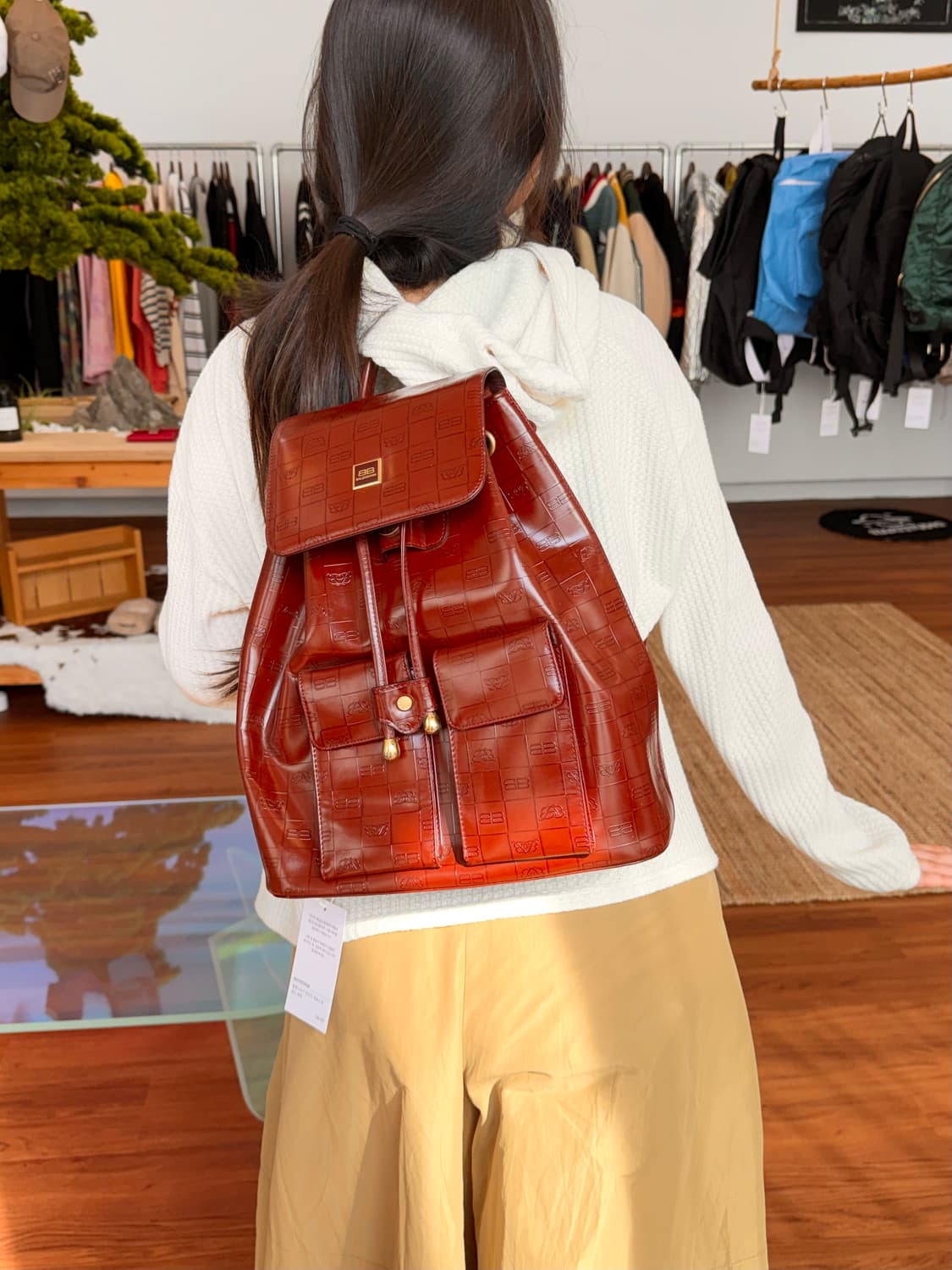 발렌시아가 빈티지 임보스트 레더 백팩 상품이미지1