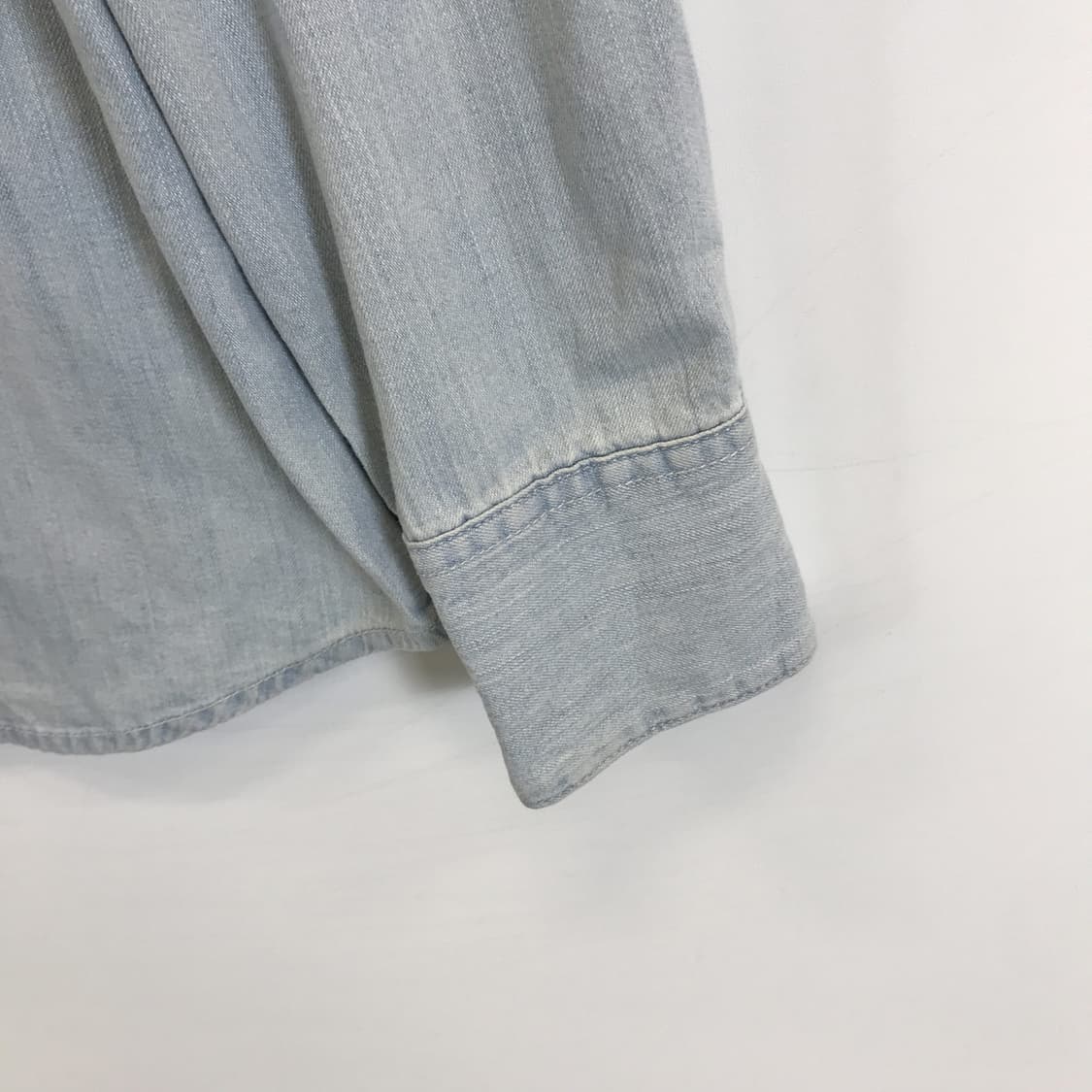 리바이스 웨스턴 워시드 데님셔츠 레귤러핏 [M] 상품이미지3