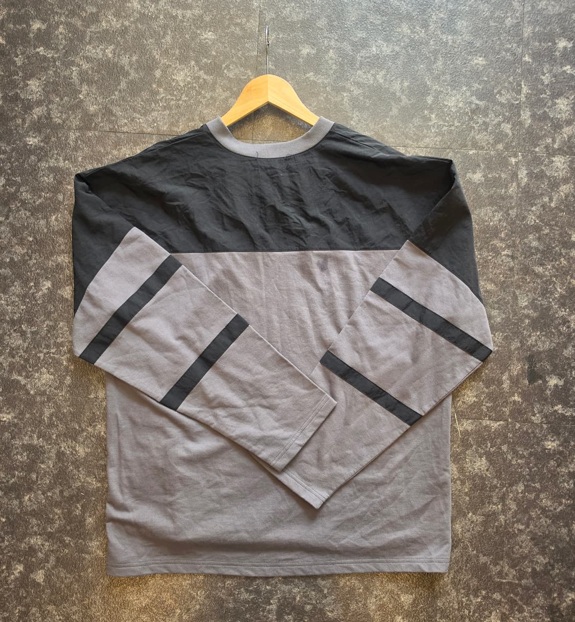 MALOSIX 브랜드의 레이스업 롱 슬리브 티셔츠 상품이미지5