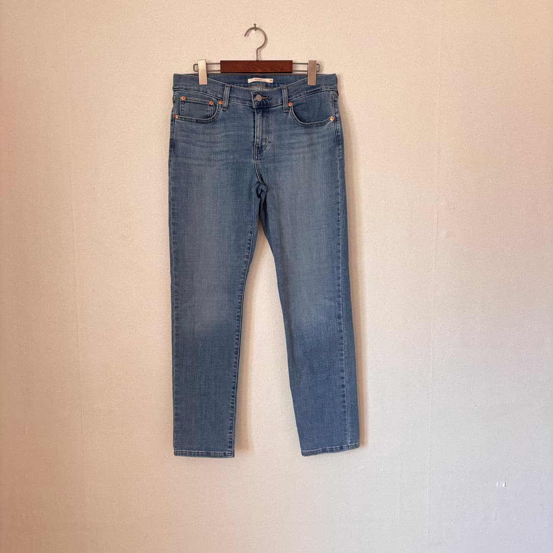 리바이스 28 보이프렌드 청바지 스판 데님 연청 레드탭 상품이미지1