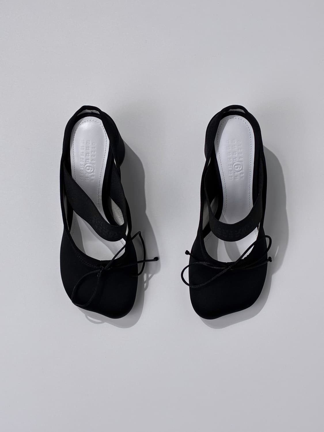 MM6 메종 마르지엘라 엘라스틱 발레 데콜레 플랫 힐 블랙 37사이즈 상품이미지3