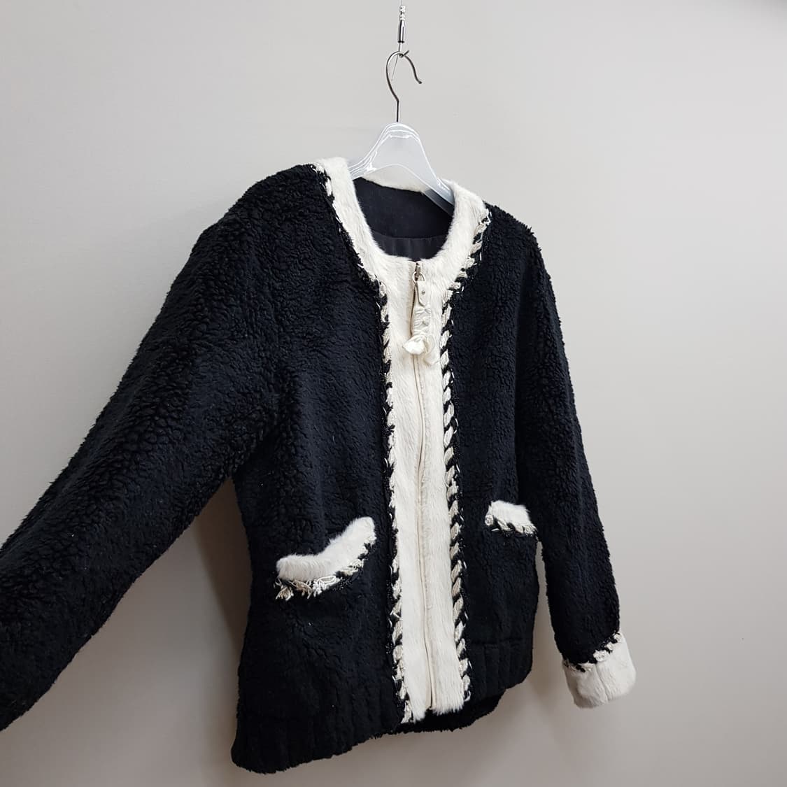 오즈세컨 2021 블랙 배색 트위드 무스탕 양털 자켓  76-90-155 상품이미지3