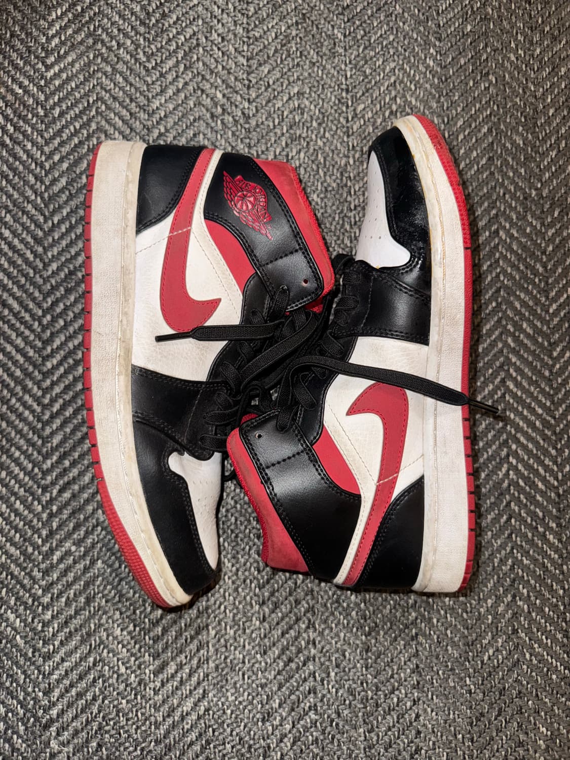 나이키 에어 조던1 미드 짐레드 255 상품이미지2