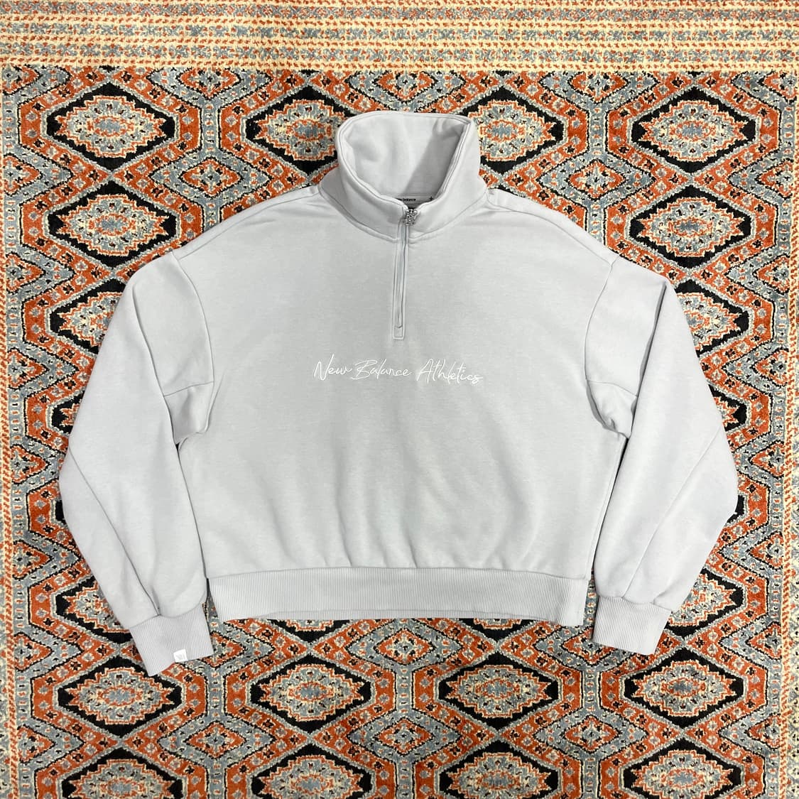 뉴발란스 스펠로고 그레이 기모 반집업 크롭 맨투맨 티셔츠 여성85 상품이미지1