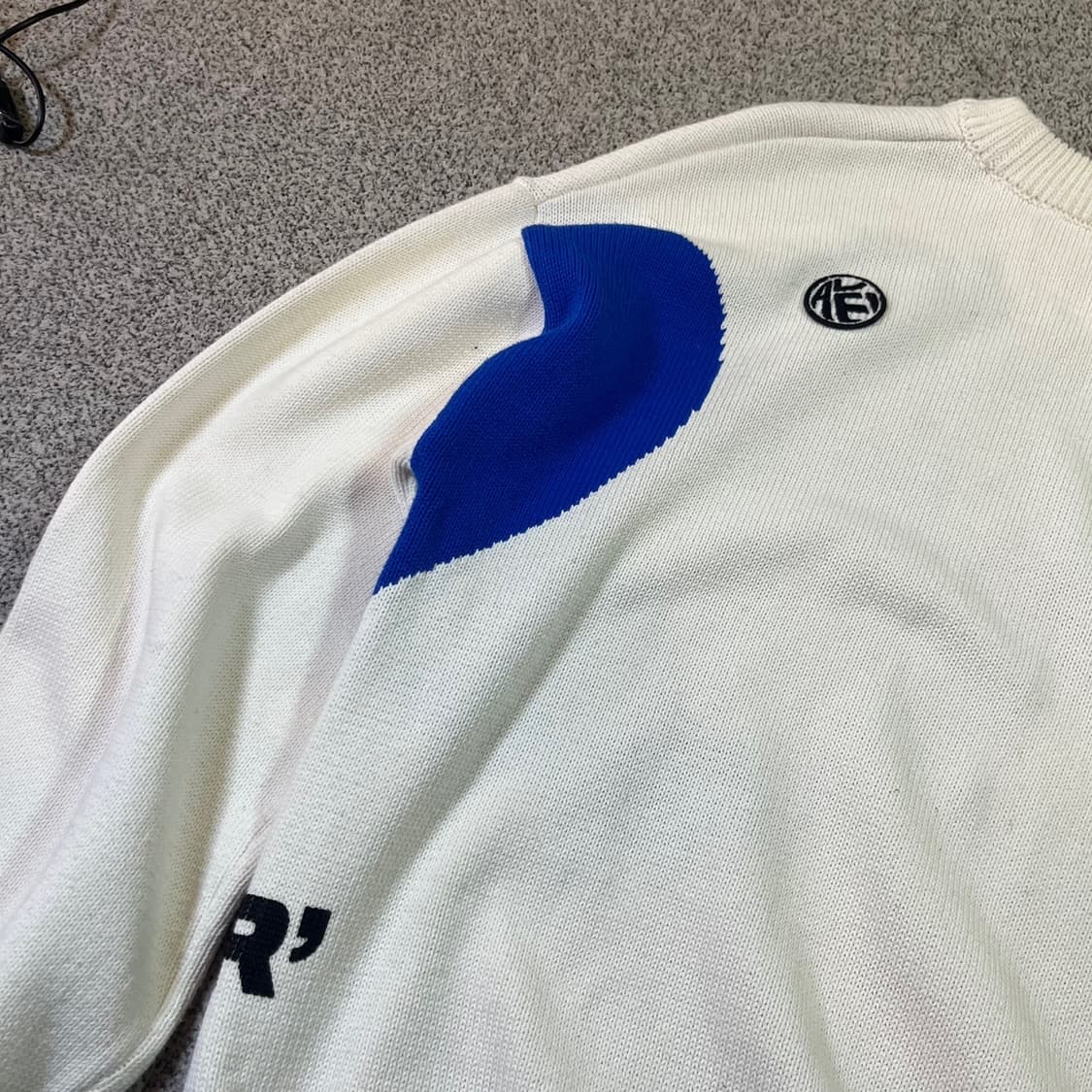 아더에러 22ss 트윈 하트 니트 상품이미지3