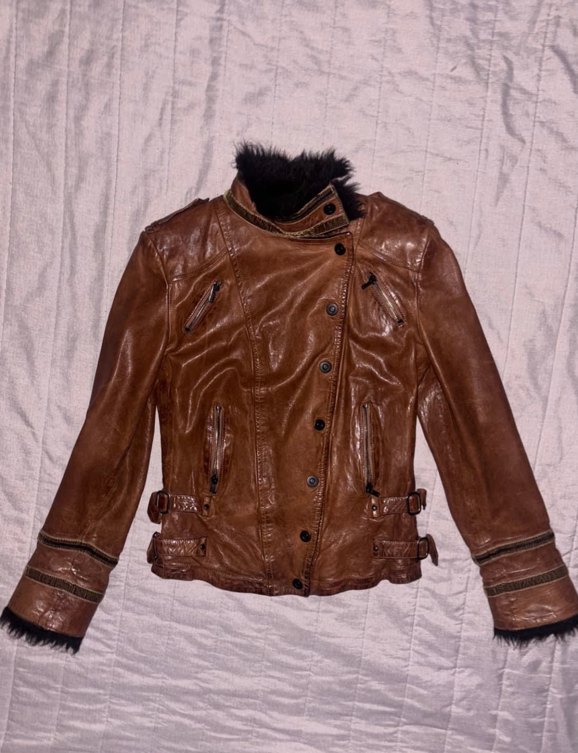 00s 엠포리오 아르마니 사선 버튼 퍼 트리밍 레더 자켓 상품이미지1