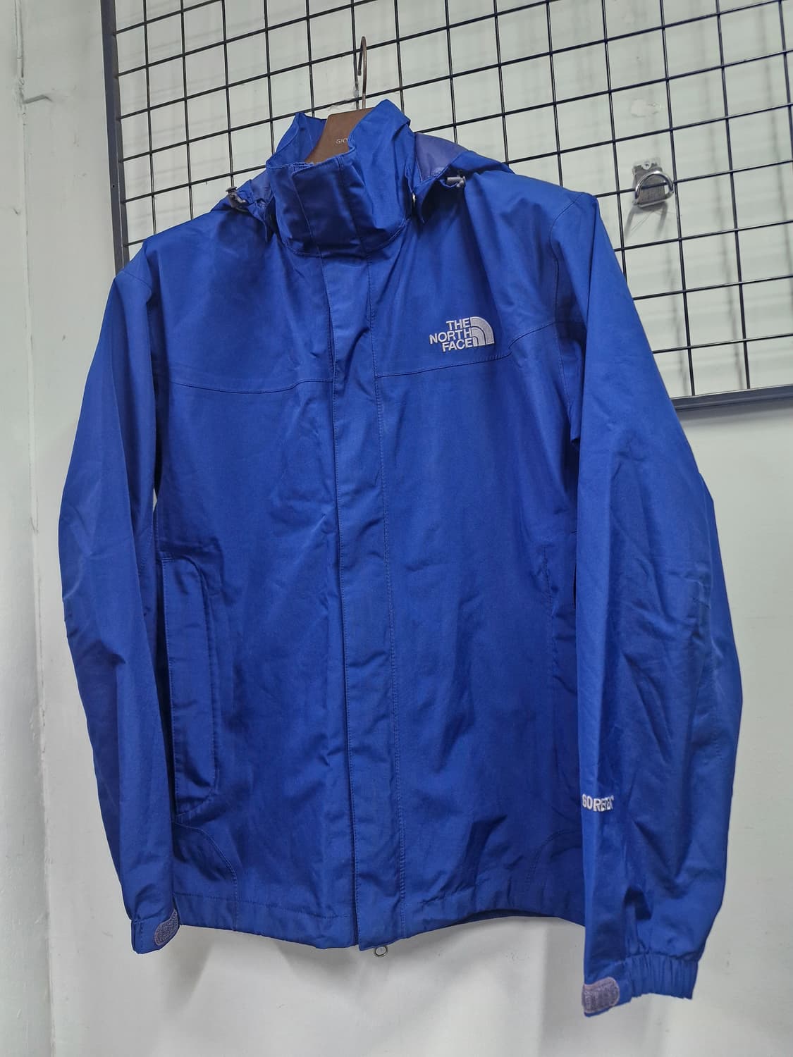 100L 노스페이스 남성 고어텍스 바람막이 자켓. 상품이미지3