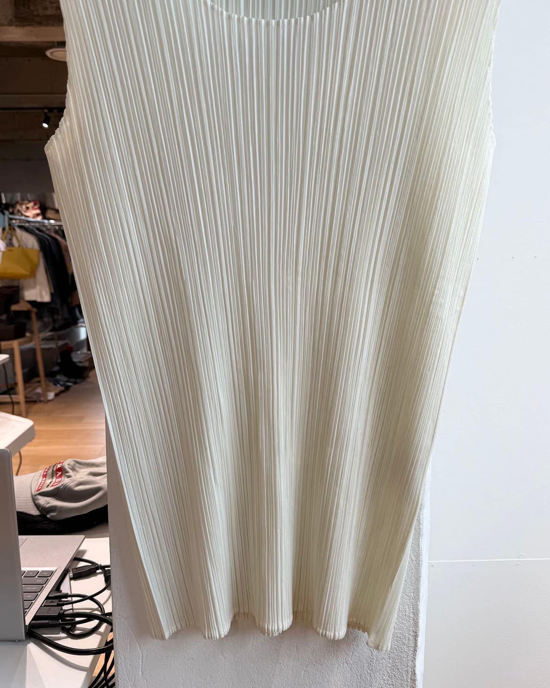 플리츠 플리즈 아이보리 링컬 슬리브리스 상품이미지5