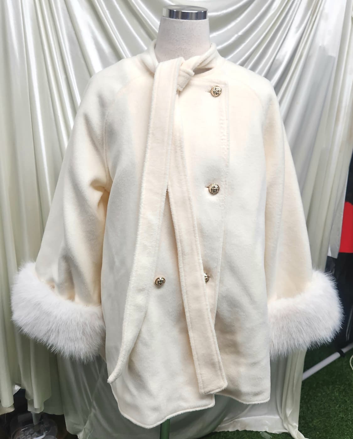 “아이보리 퍼 소매 코트 / 고급스러운 골드버튼 A라인” 상품이미지6