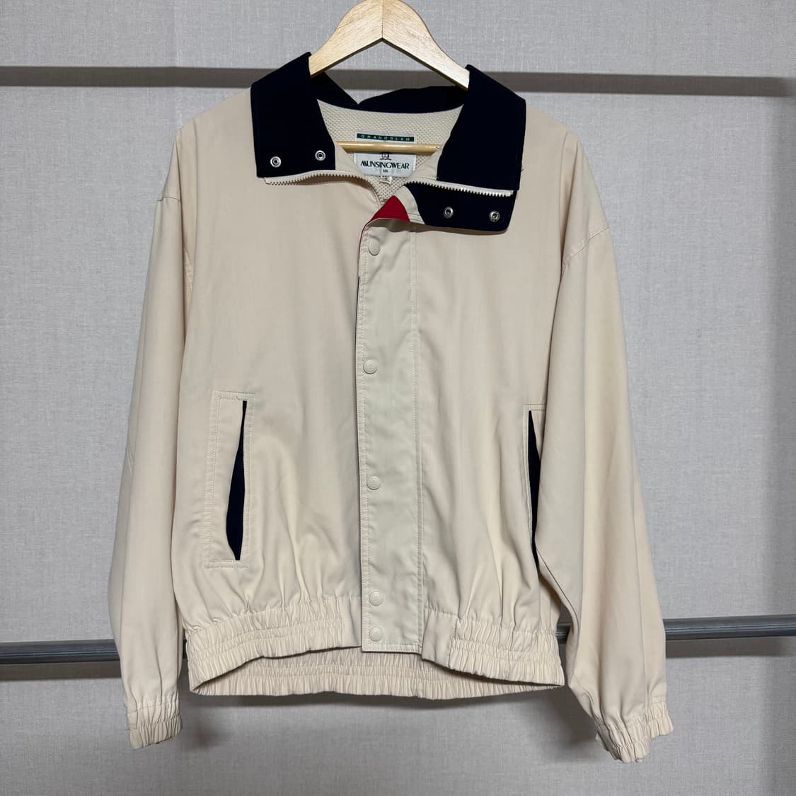 먼싱웨어 아이보리 배색 바람막이 100 상품이미지1