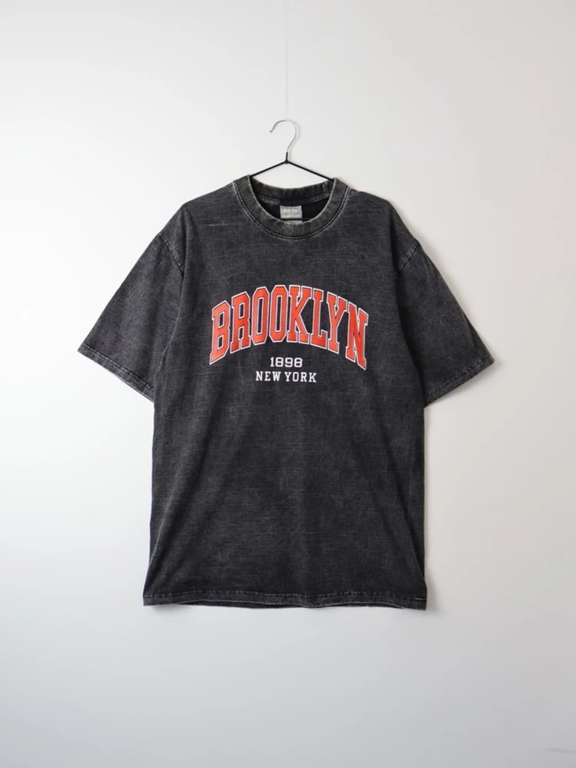 Brooklyn Washed Black Graphic Tee 상품이미지4
