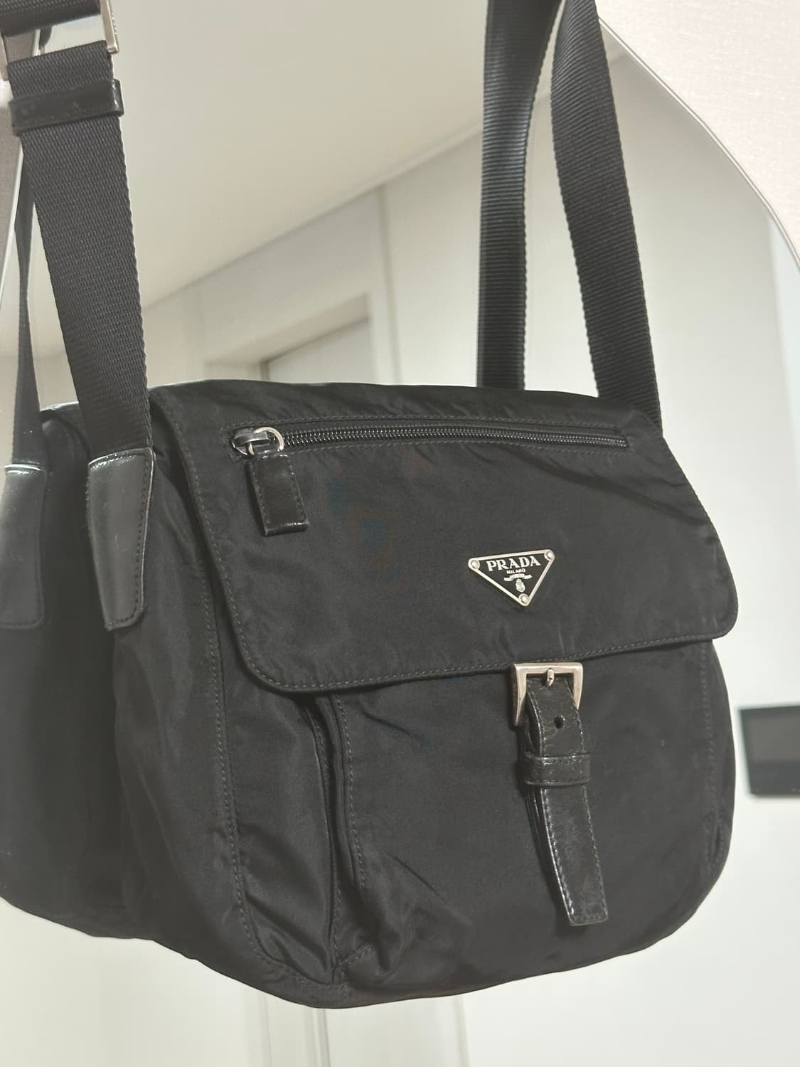 프라다 나일론 포코노 버클 메신저백 크로스백 상품이미지3