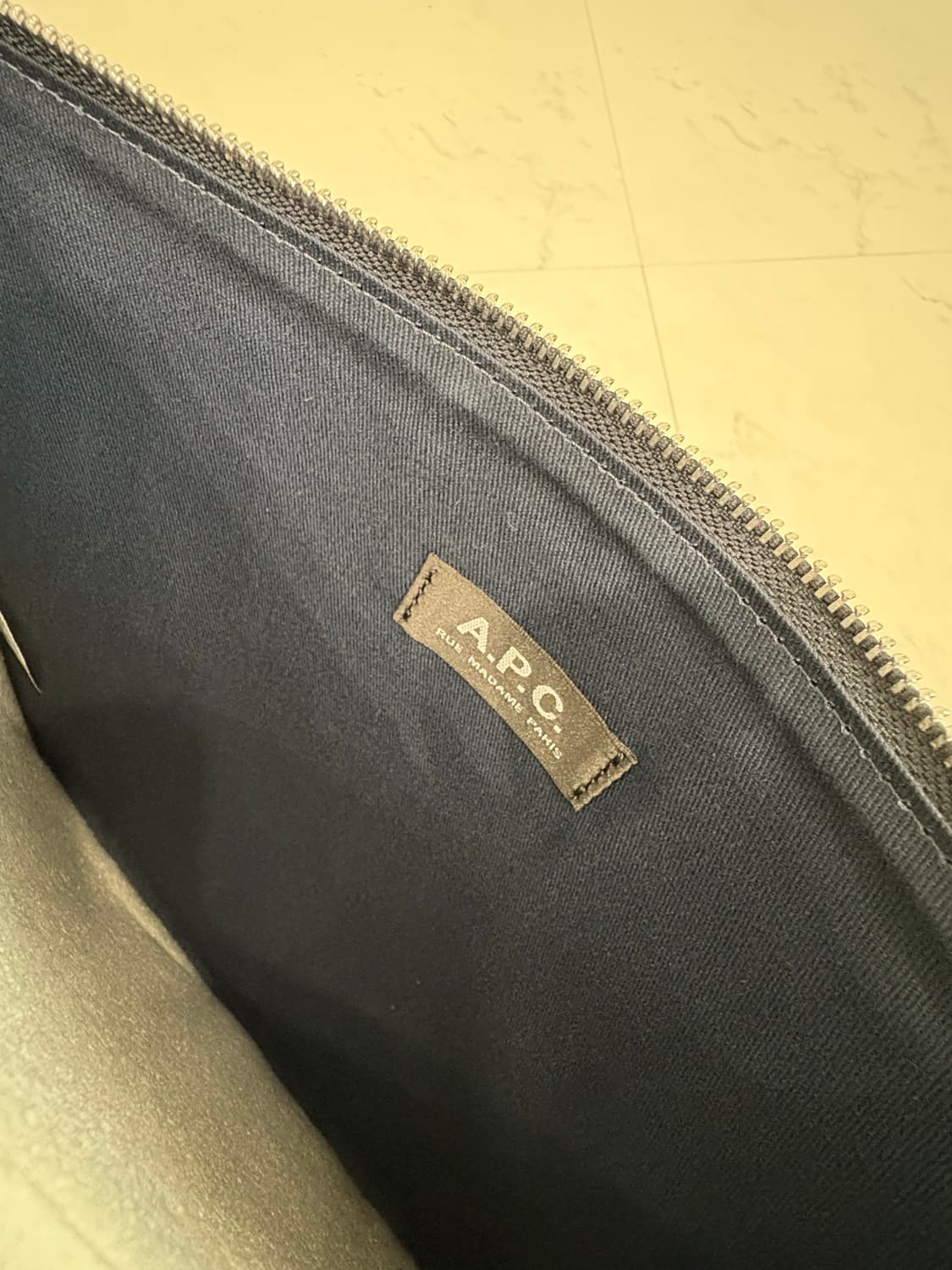 a.p.c 클러치겸파우치 상품이미지3