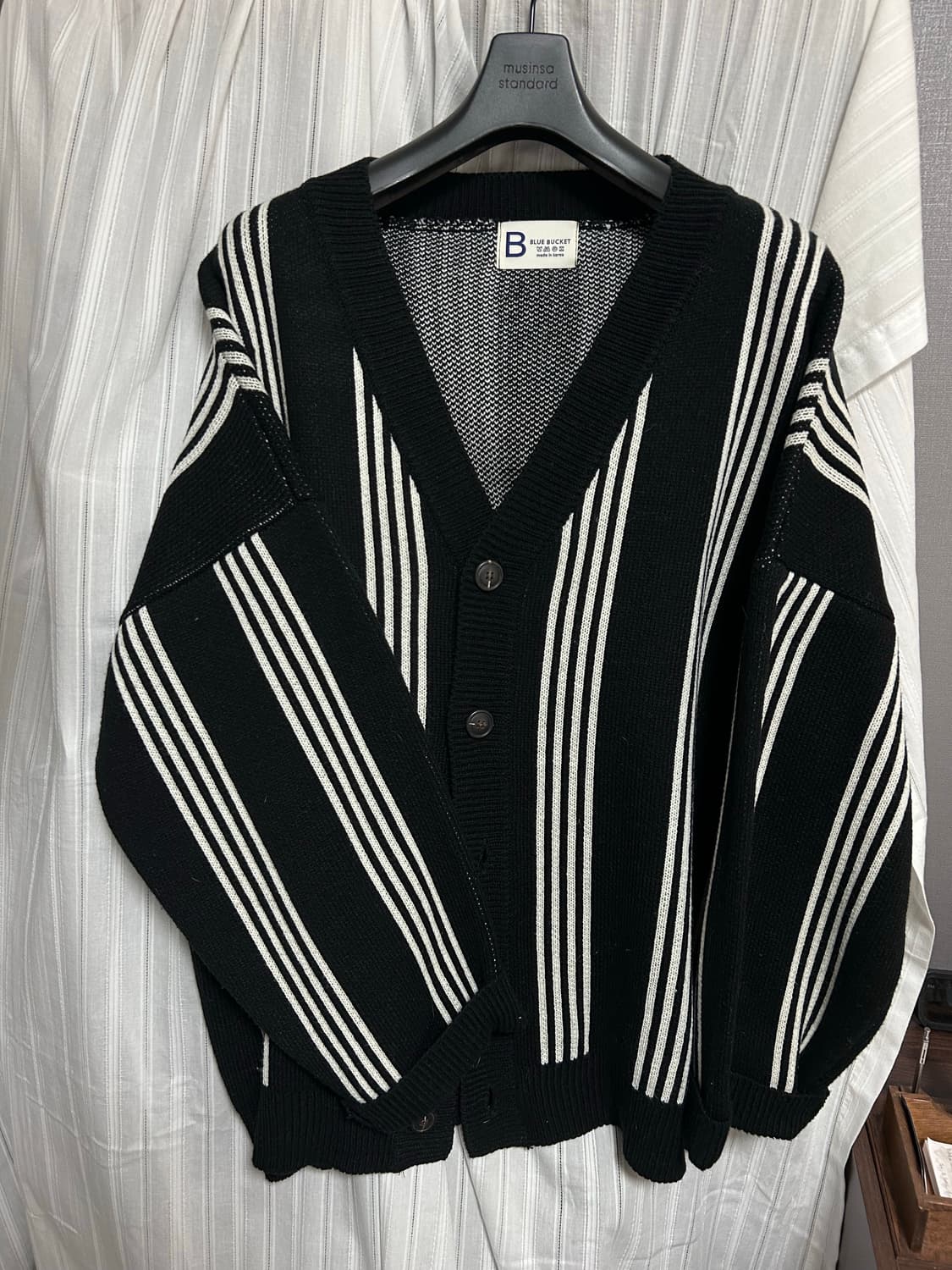 옷장정리 vintage boyfriend 4-stripe cardigan 상품이미지1