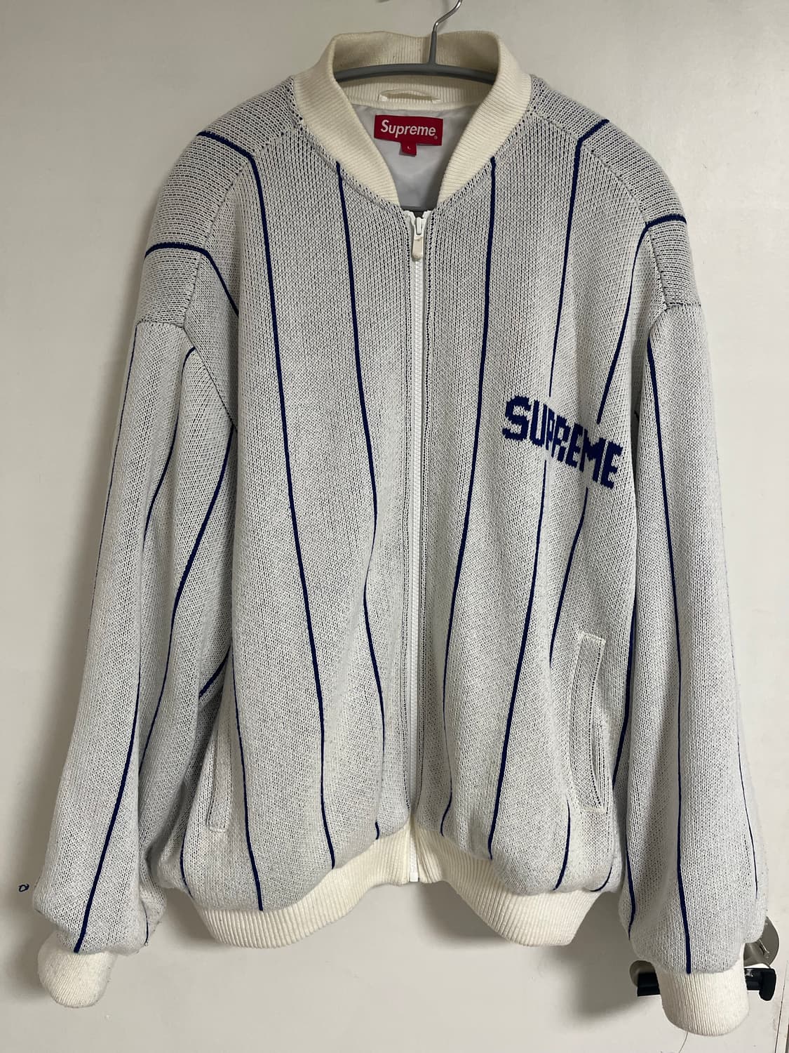 슈프림 23ss 핀스트라이프 바시티 집업 상품이미지1