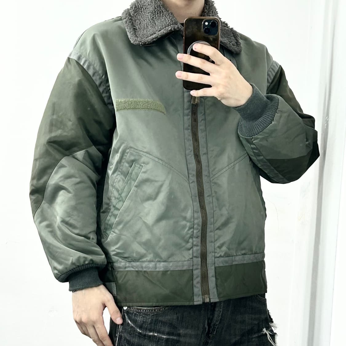 꼼데가르송 옴므 23FW 무스탕 MA-1 자켓 상품이미지3