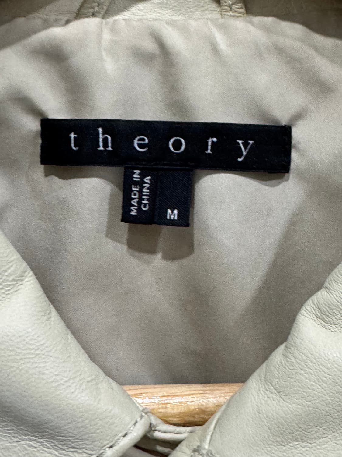 띠어리 아이보리 트러커 가죽 자켓 M 상품이미지4