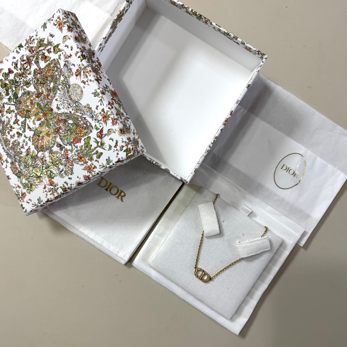 [백화점판/당일출고]디올 골드 피니시 메탈 & 실버 톤 크리스탈 목걸이 상품이미지1