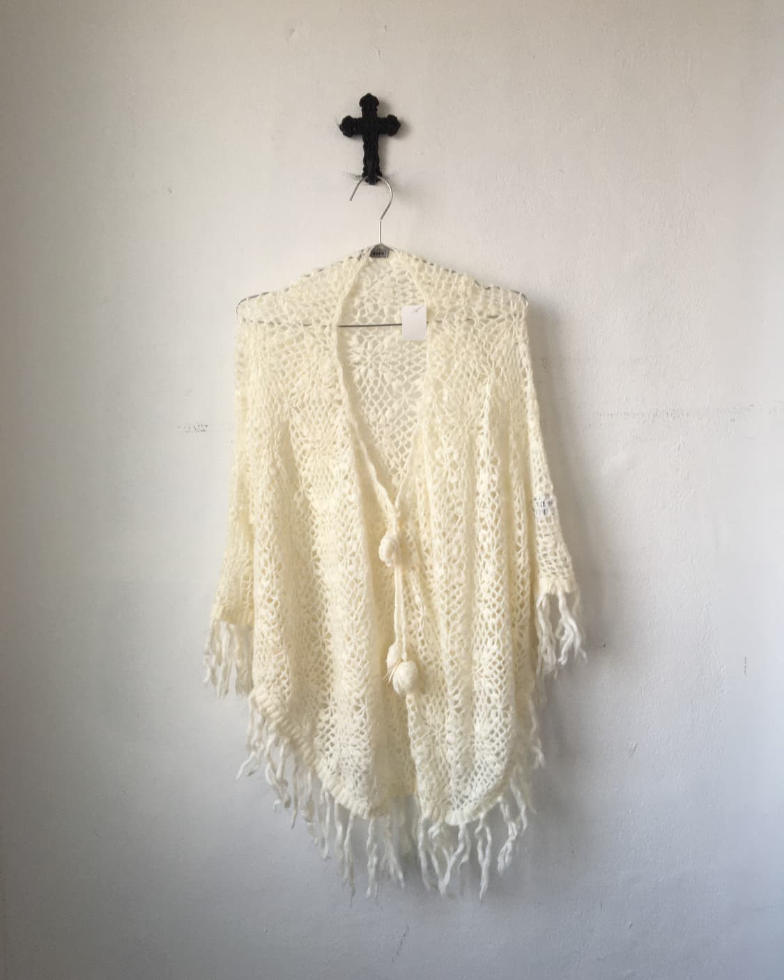 Pom pom fringe knit cape 상품이미지2