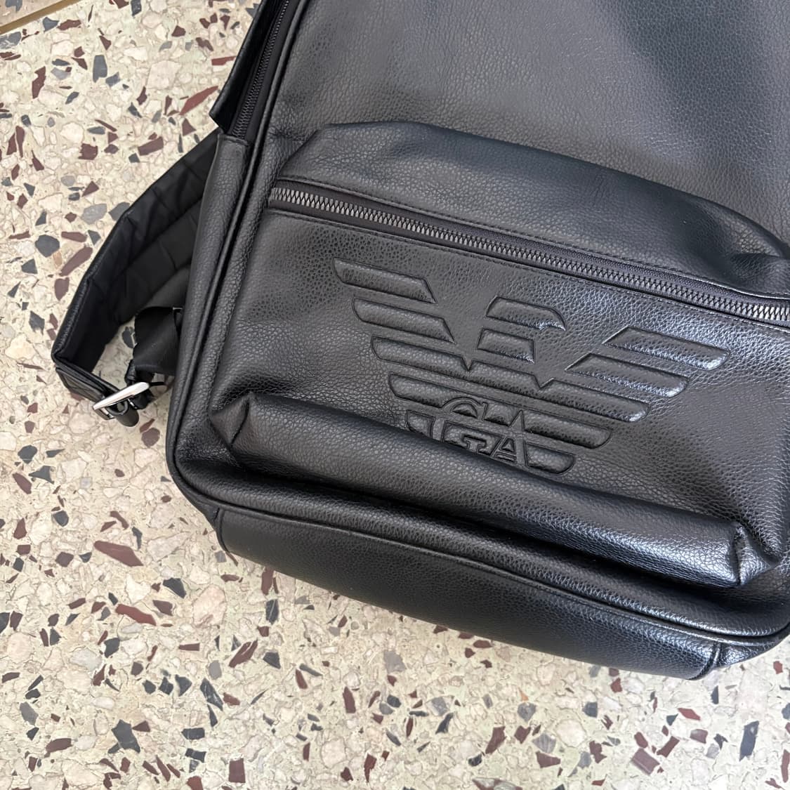 엠포리오 알마니 블랙 레더 백팩 상품이미지3