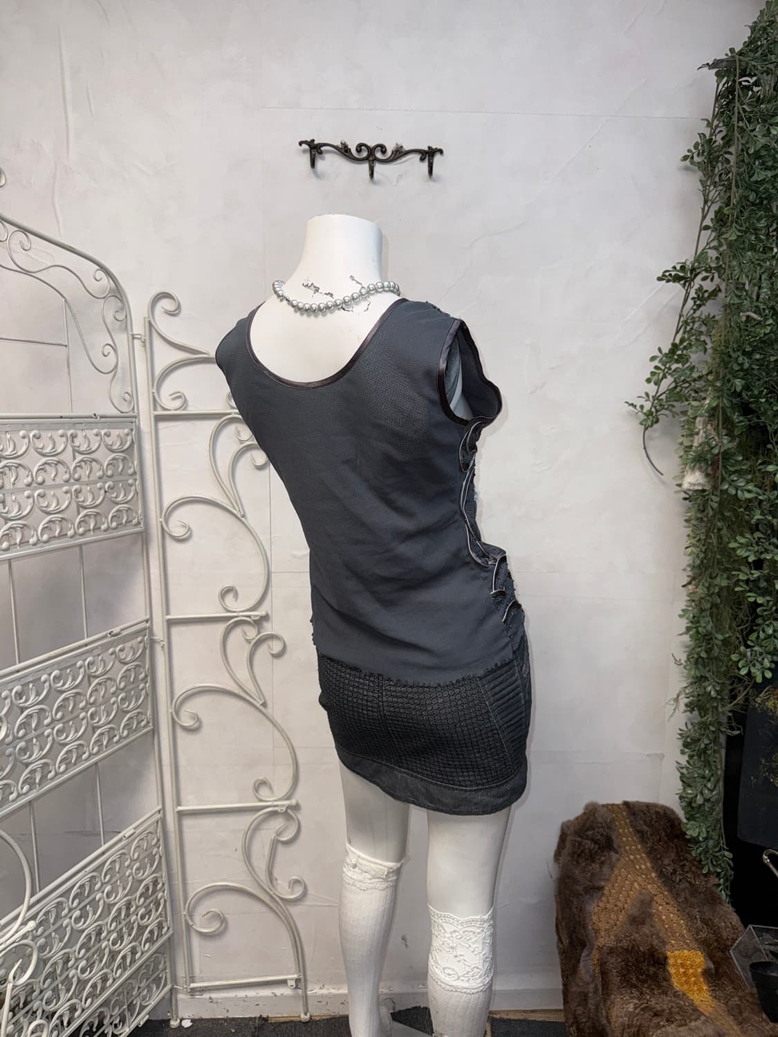 Charcoal satin rose mesh beads 슬리브리스 상품이미지7