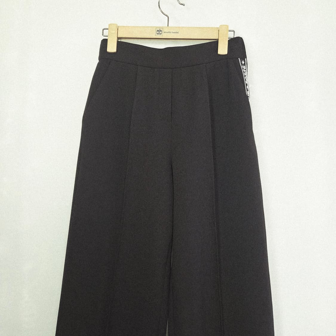 오즈세컨 한섬 백밴딩 자수 포켓 팬츠 블랙 봄.가을 64사이즈 상품이미지3