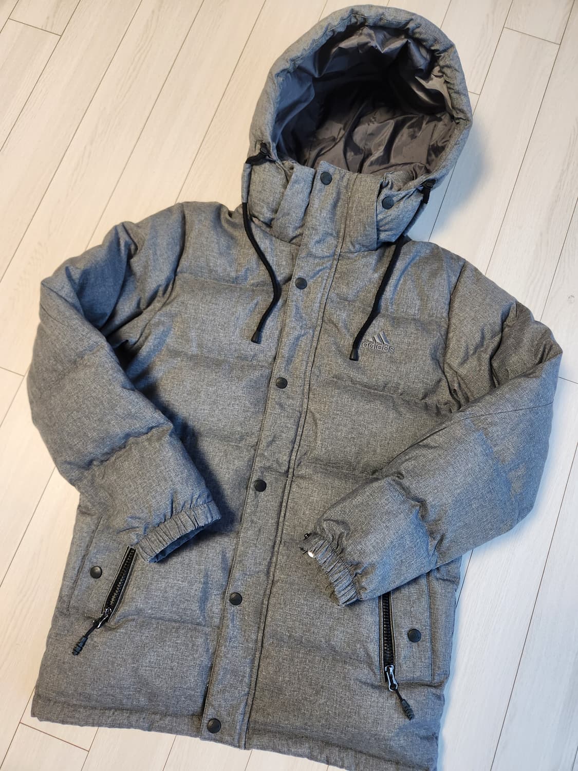 아디다스 남여공용DD70 울렌 덕다운 패딩 방풍 자켓 사이즈90(s)

 상품이미지1