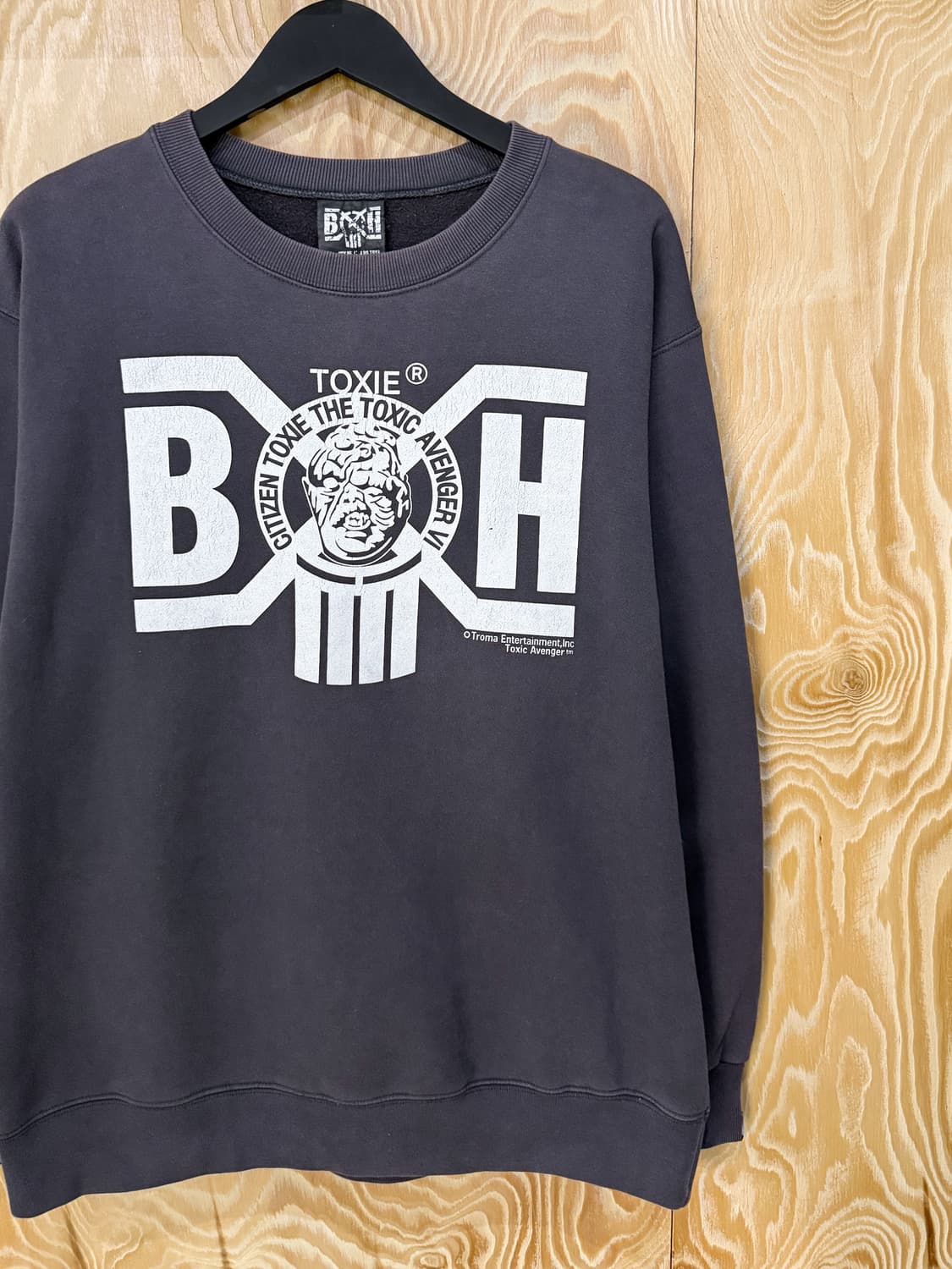 바운티 헌터 X 톡식 어벤져 2002 크루넥 스웻셔츠 상품이미지3