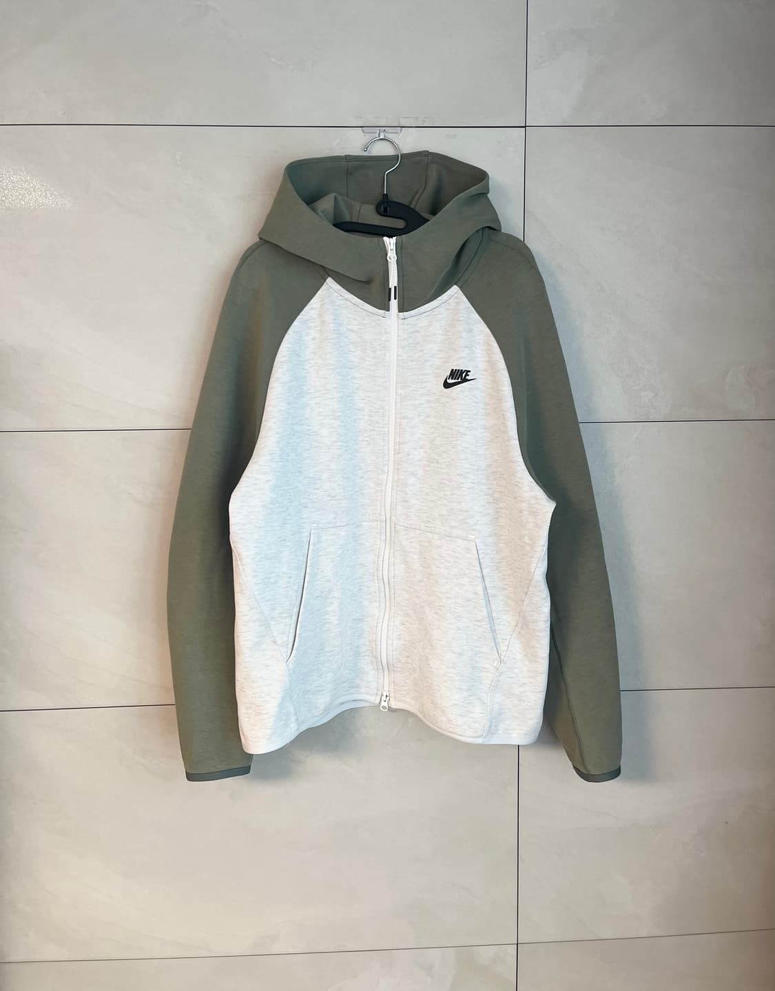 [2XL] 나이키 테크팩 후드집업 카키/아이보리 화이트 판매합니다.

사 상품이미지1
