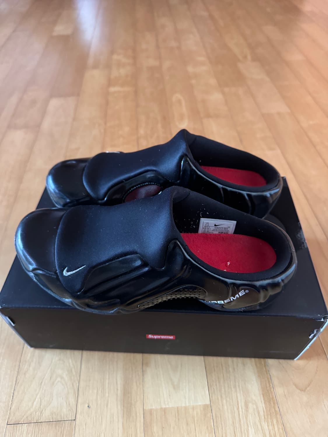 슈프림 나이키 클로그포짓 블랙 상품이미지2