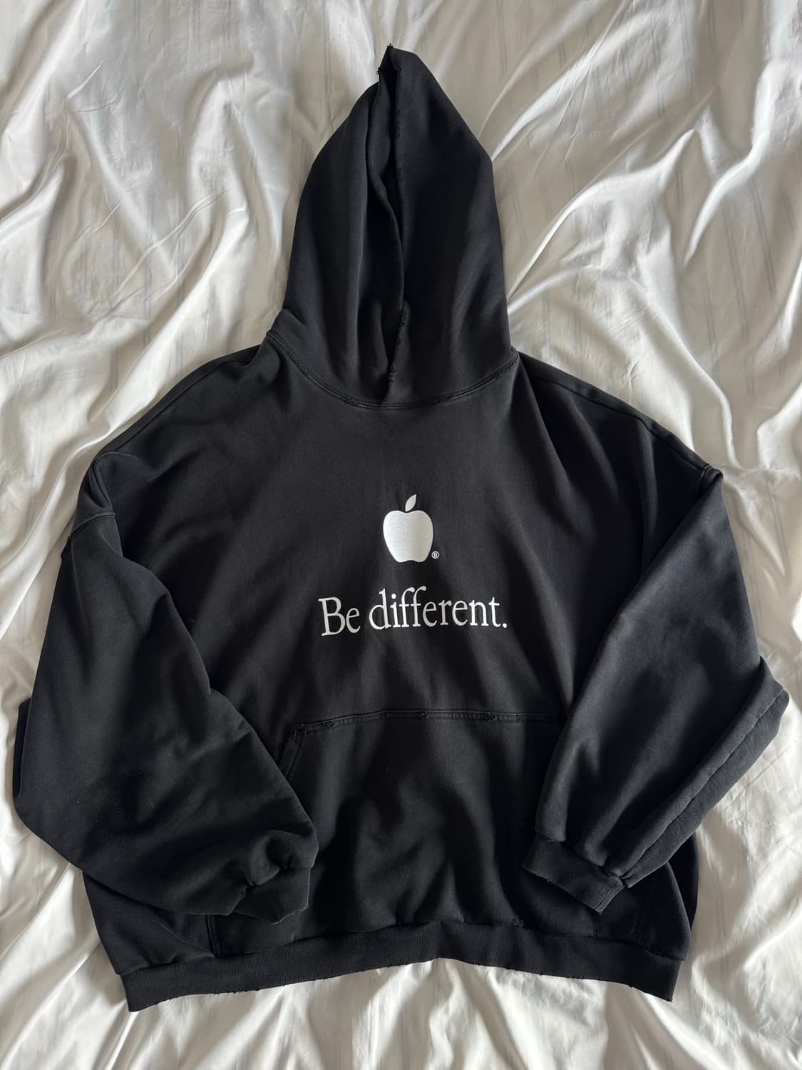 [2] 발렌시아가 be different 후드 상품이미지2
