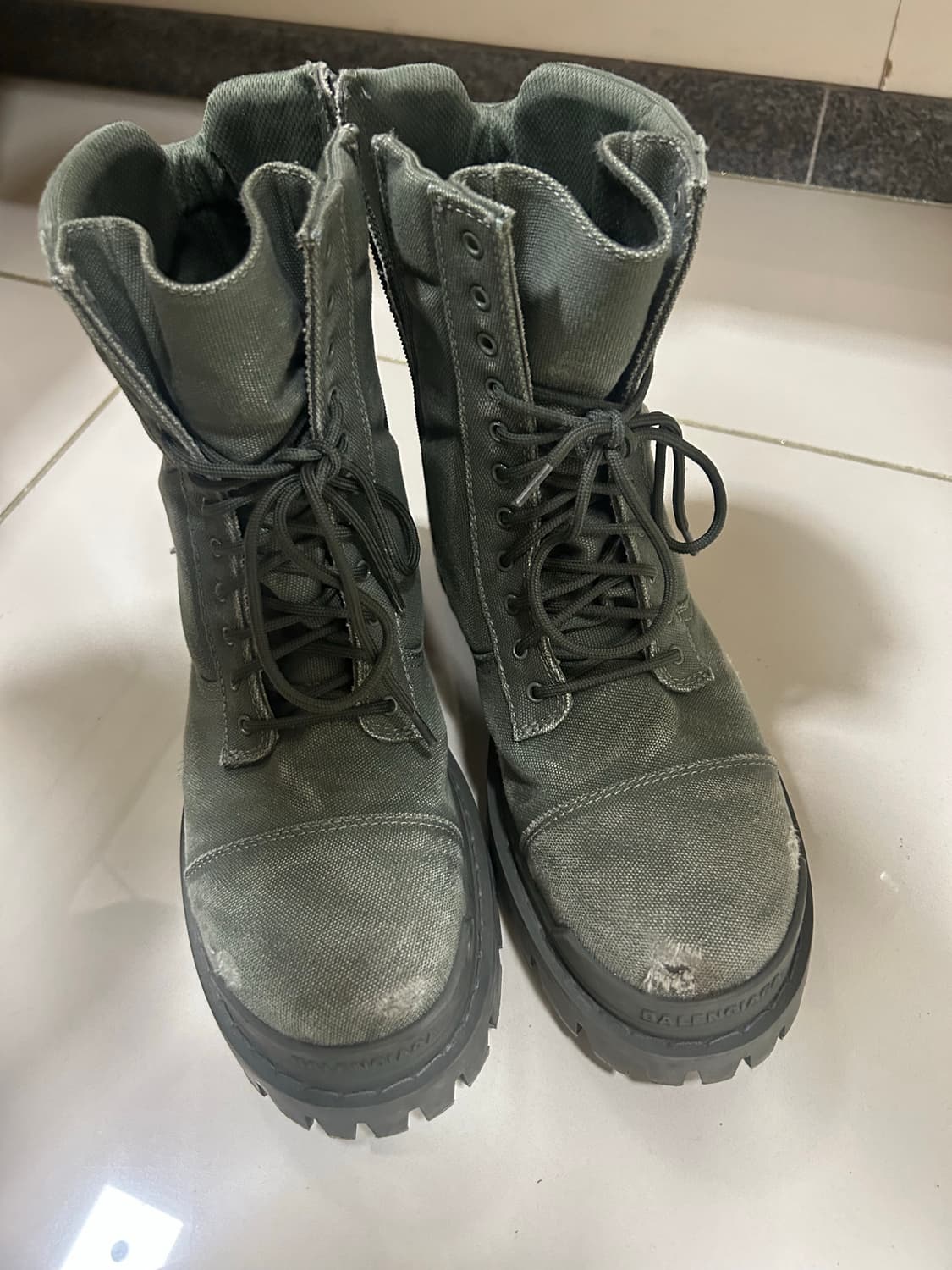 발렌시아가 컴뱃 스트라이크 20mm 부츠 카키 40 상품이미지1