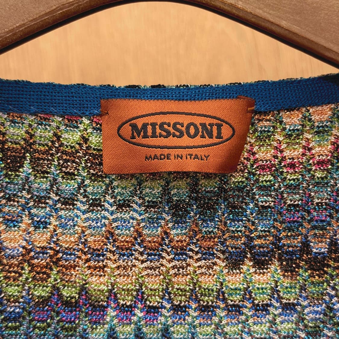 미쏘니 라운드넥 니트 롱슬리브탑 웨이브 패턴 디테일 멀티컬러 상품이미지7