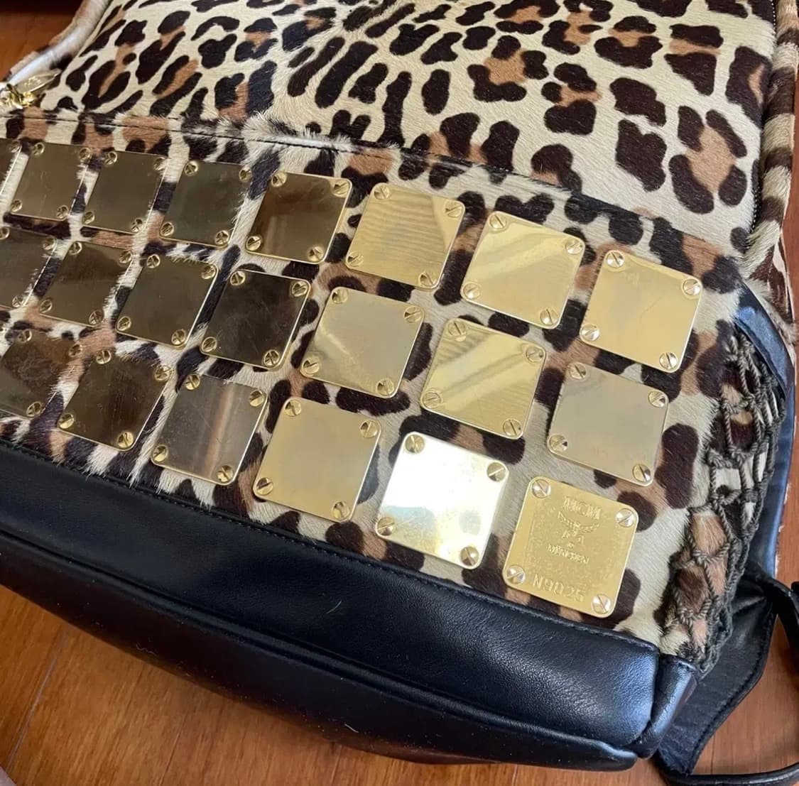 MCM x 페노메논 레오파드 백팩 상품이미지4