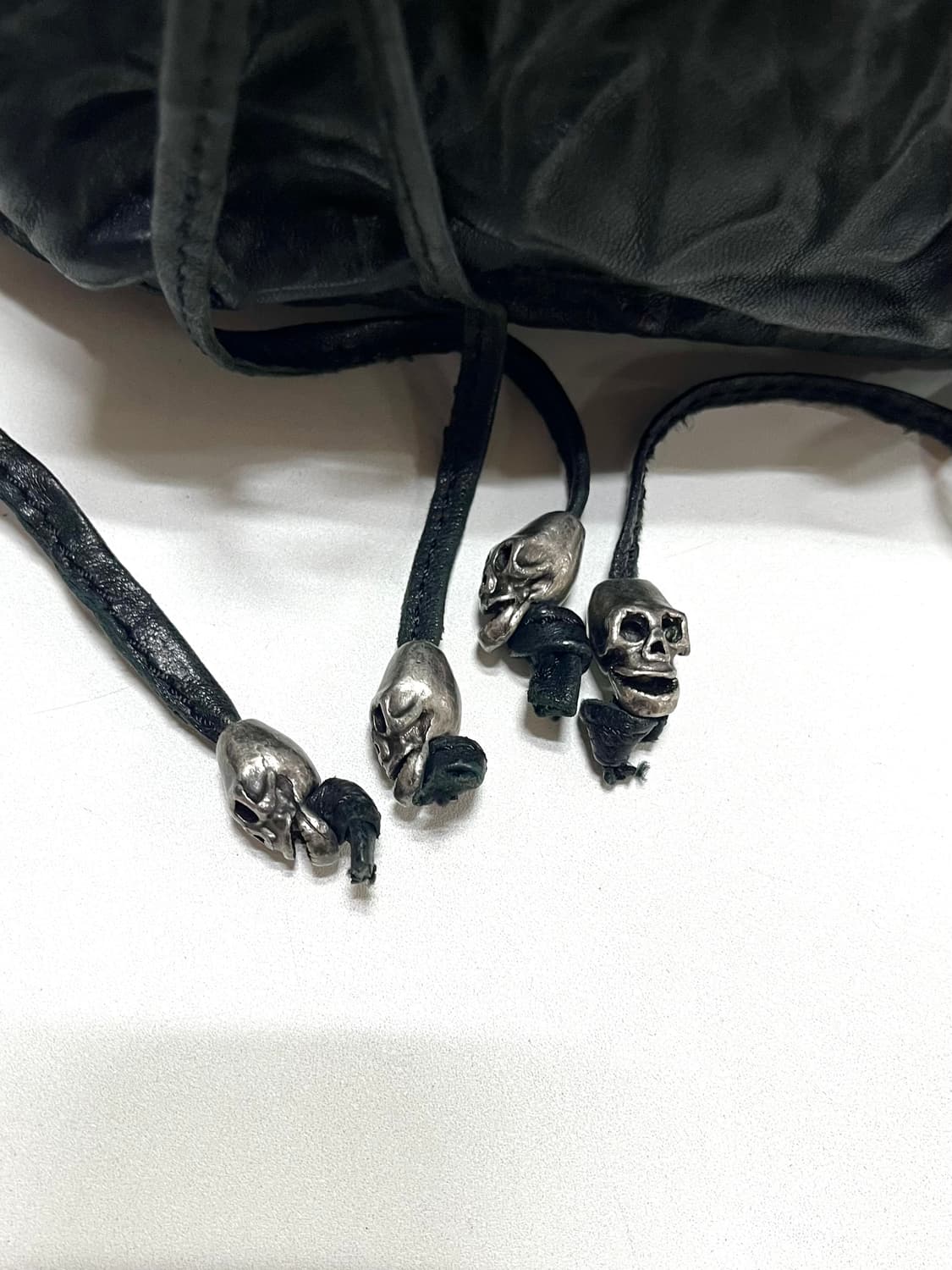 THOMAS WYLDE 레더 스컬 버킷백 상품이미지4