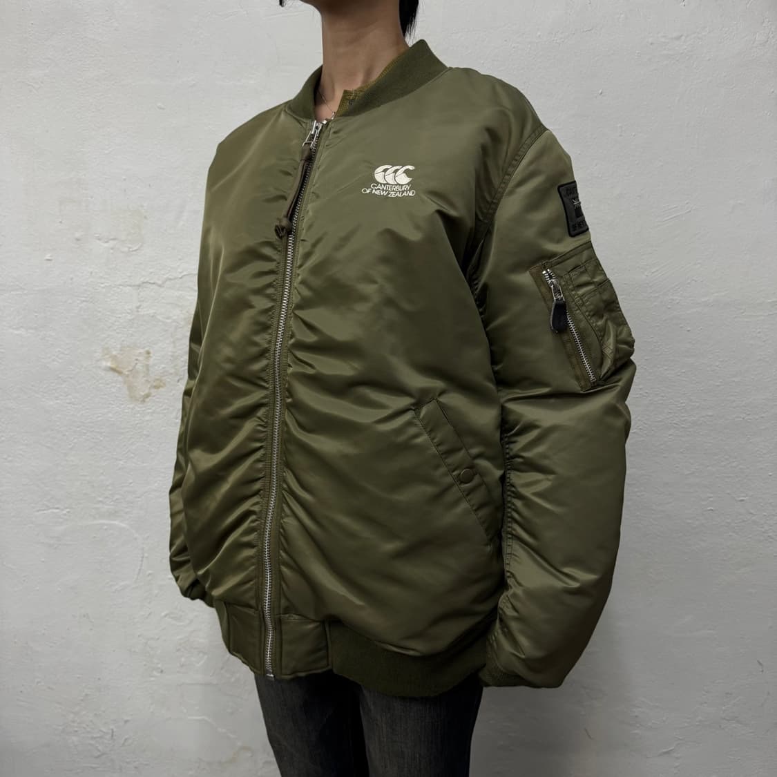 캔터베리 올리브컬러 나일론 양면 자수 패치로고 MA-1 플라이트 자켓 상품이미지1