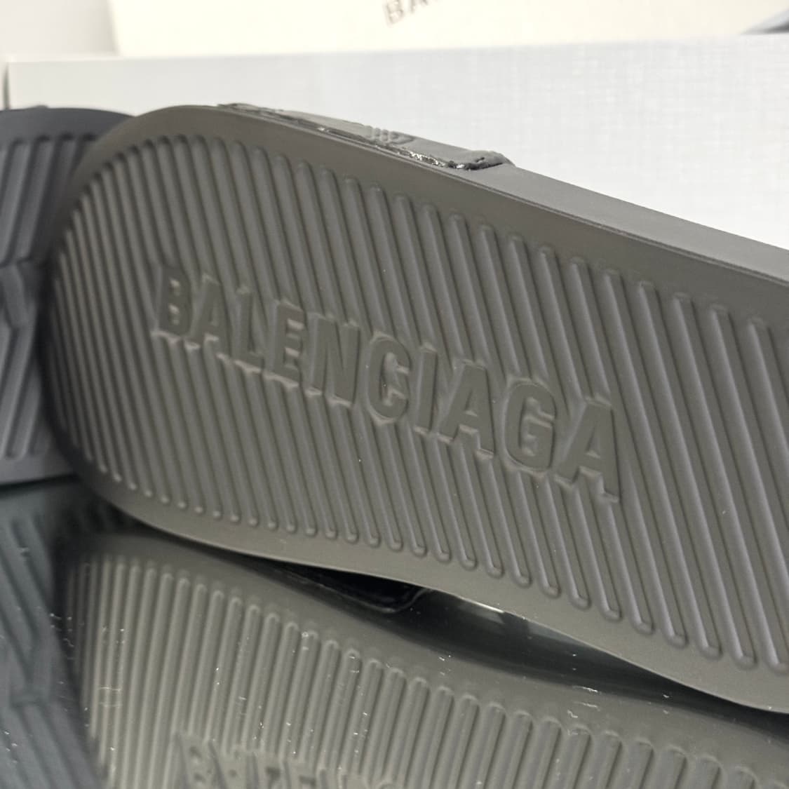 [새상품/42] 발렌시아가 BB 엠보싱 슬리퍼 상품이미지7