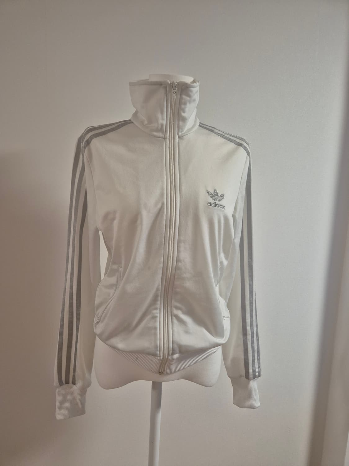 아디다스 오리지널 트랙 집업 (화이트/실버) 상품이미지1