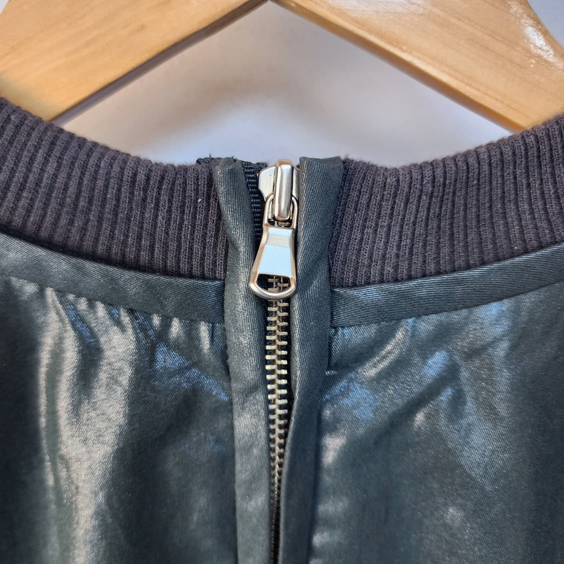 시스템 블랙 광택 봄버 자켓 상품이미지5