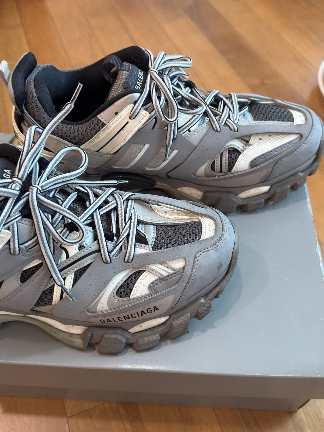 [uk 9] 발렌시아가 트랙 스니커즈 그레이 화이트 상품이미지3