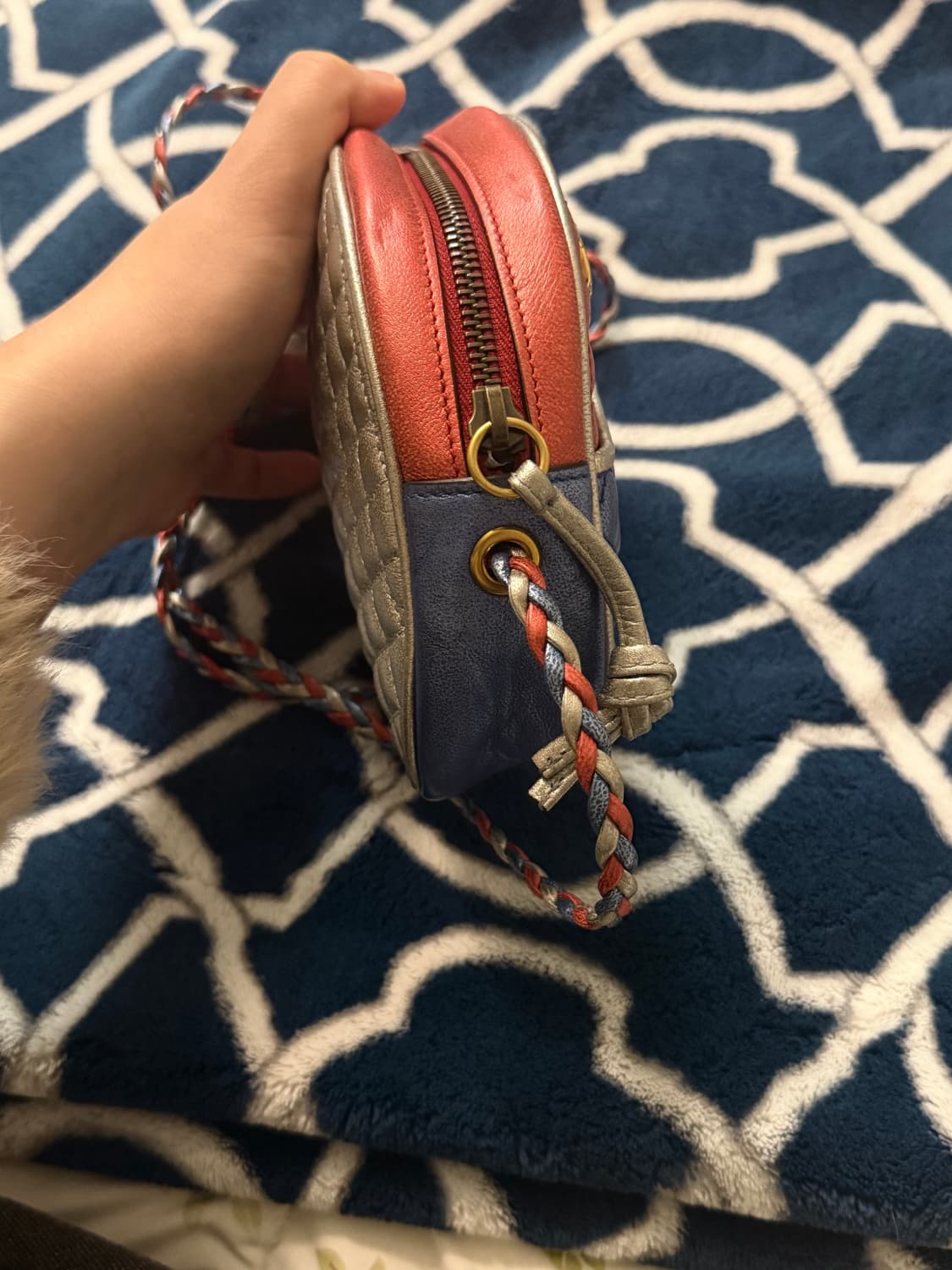 구찌 퀼팅 라미네이트 가죽 숄더백 미니 상품이미지4