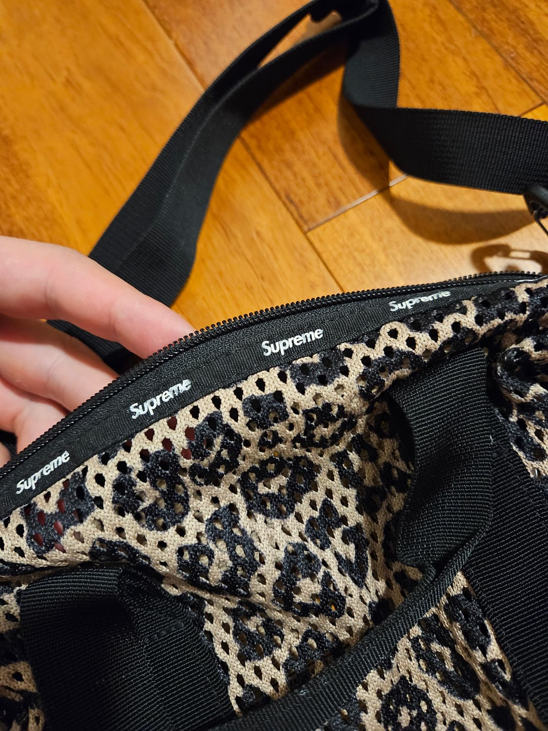 23SS 슈프림 메쉬 미니 더플백 레오파드 상품이미지5