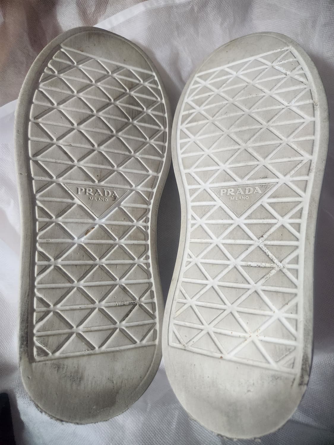 프라다 리나일론 화이트 스니커즈 상품이미지4