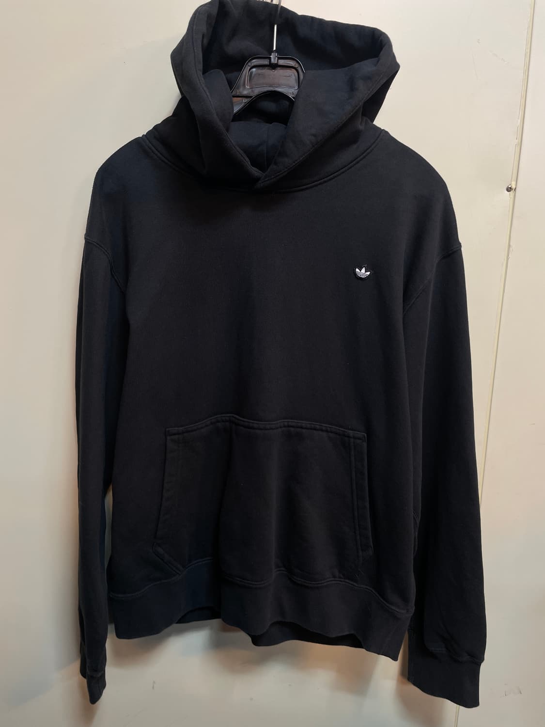 아디다스 화이트로고 후드티 상품이미지1