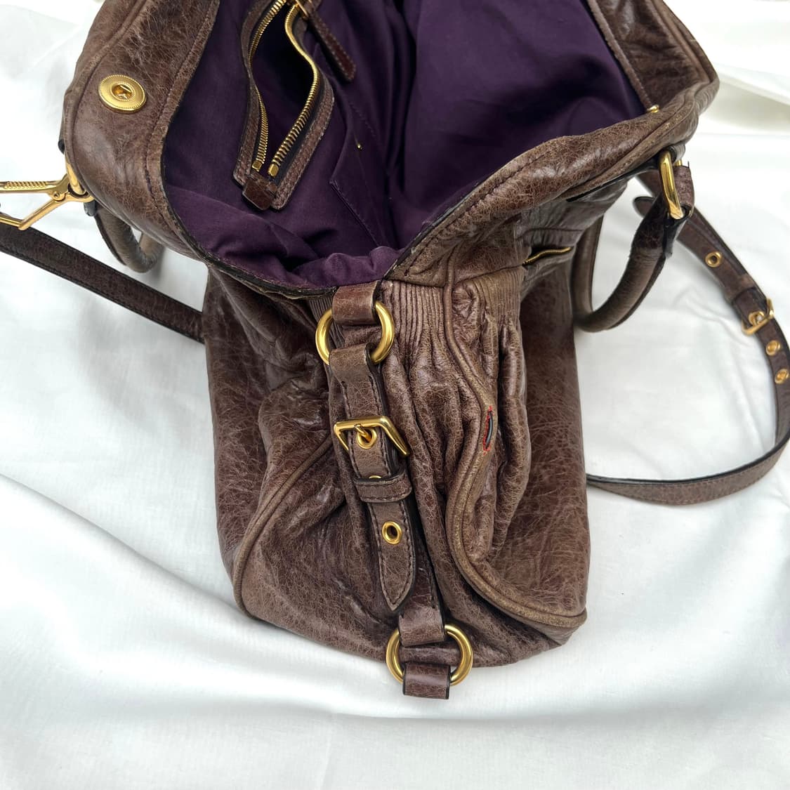 미우미우 2-way 레더 모터백 상품이미지9