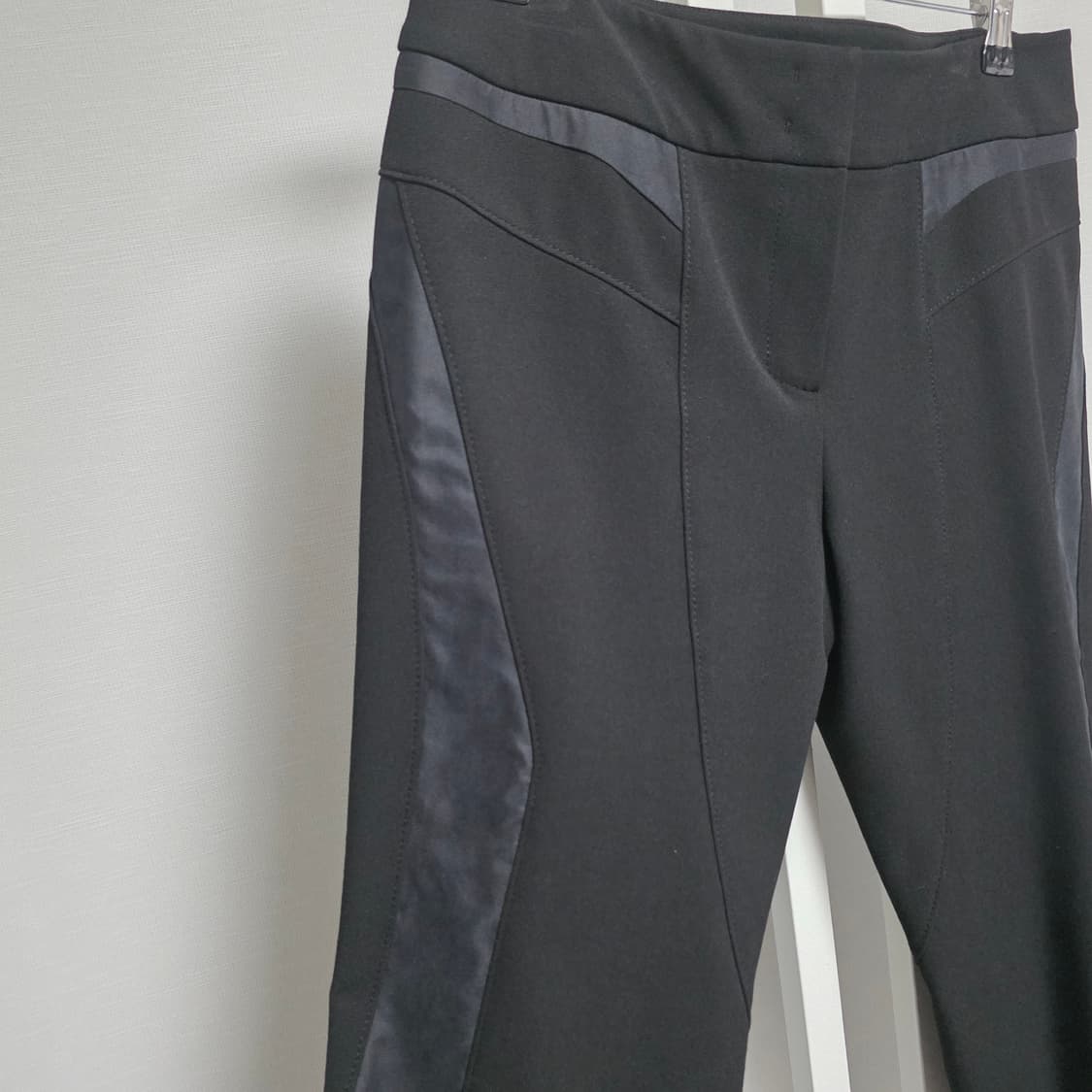 오브제 강진영  블랙 배색 여성 슬랙스 상품이미지3