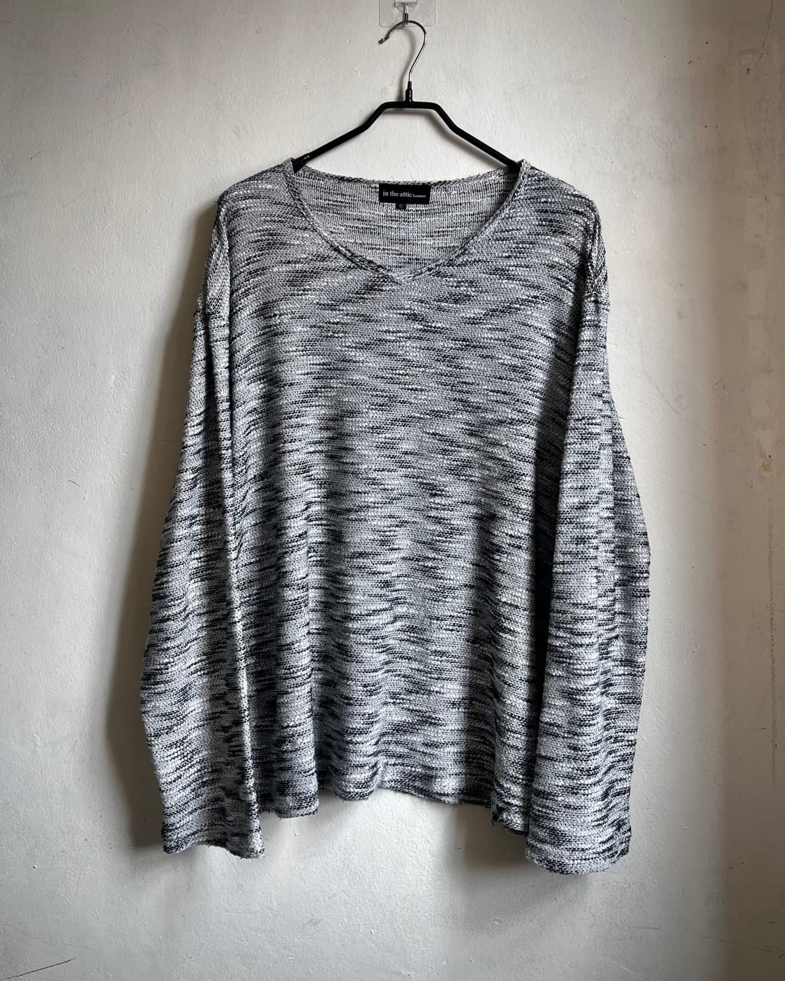 In the Attic Gothic V-Neck Knit 상품이미지3