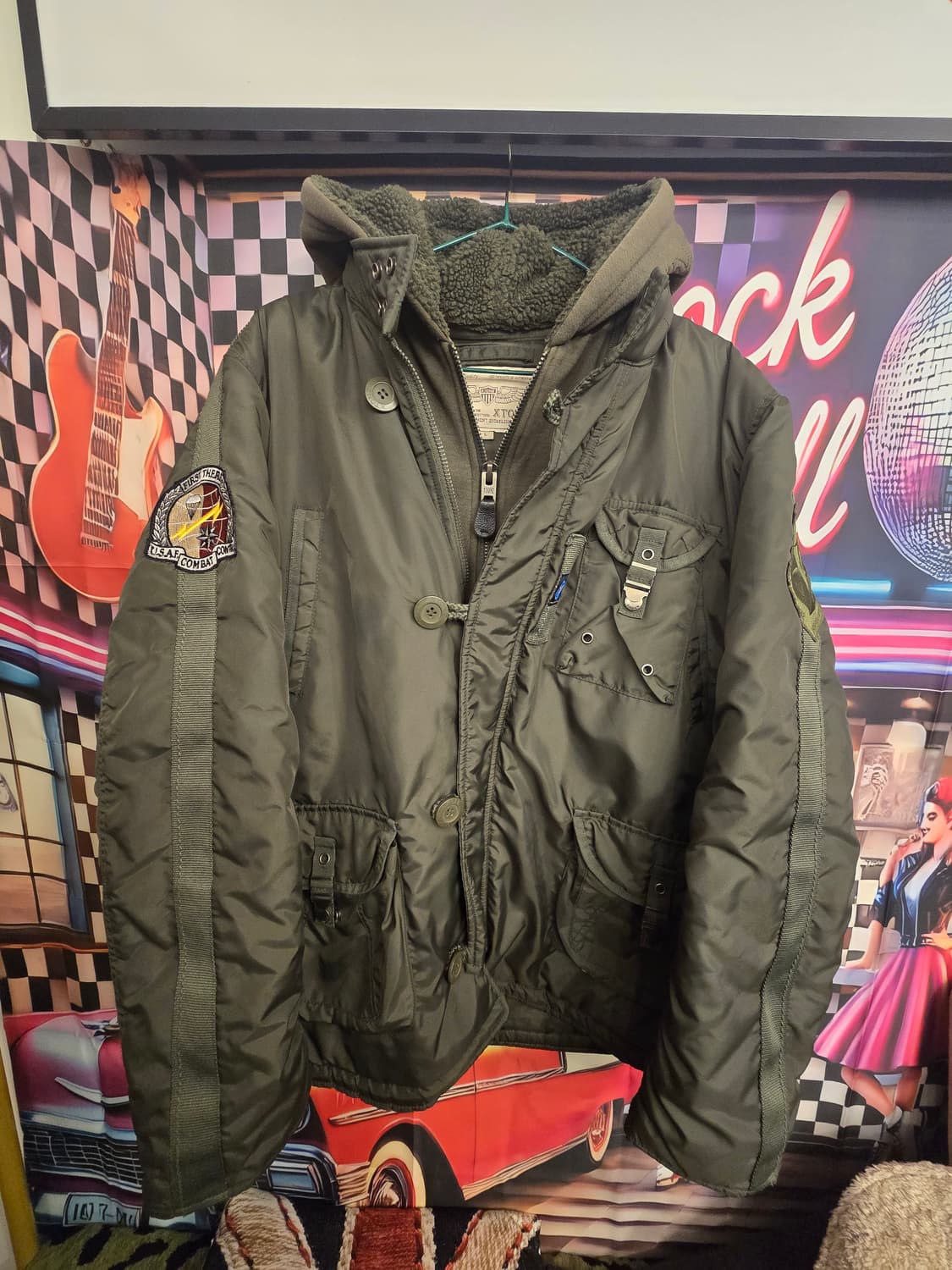 엑스톤즈(XTONZ) 브랜드의 N3B 밀리터리패딩 상품이미지1